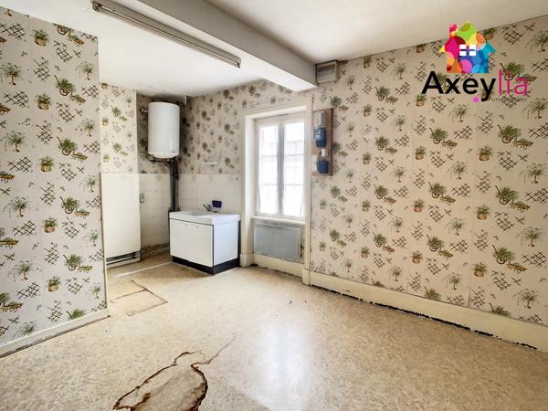 Renaison (42370) A VENDRE- RENAISON CENTRE- TÈNEMENT IMMOBILIER À RÉNOVER