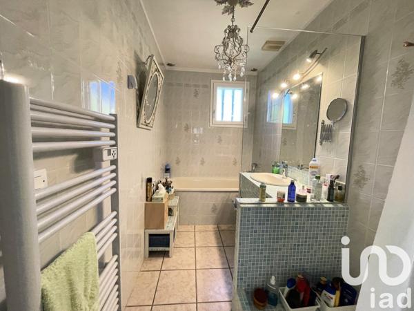 Maison 5 pièces de 111 m² à Salon-de-Provence (13300)