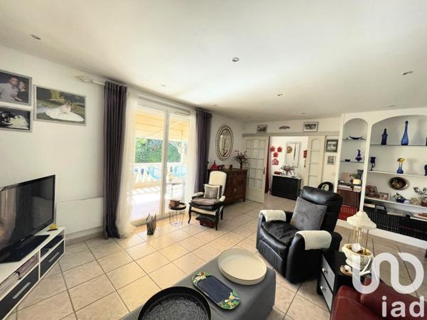 Maison 5 pièces de 111 m² à Salon-de-Provence (13300)