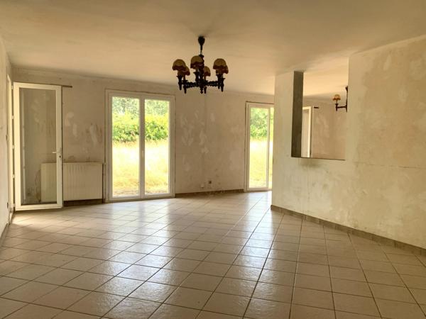 MAISON T5 AVEC GARAGE SUR TERRAIN DE 6338M²