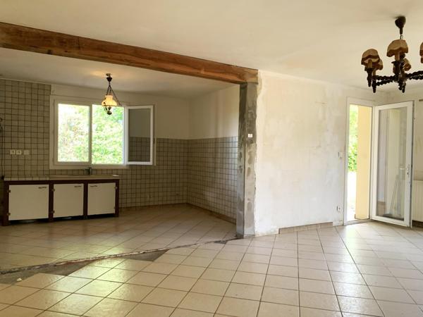MAISON T5 AVEC GARAGE SUR TERRAIN DE 6338M²