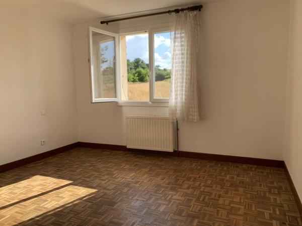 MAISON T5 AVEC GARAGE SUR TERRAIN DE 6338M²