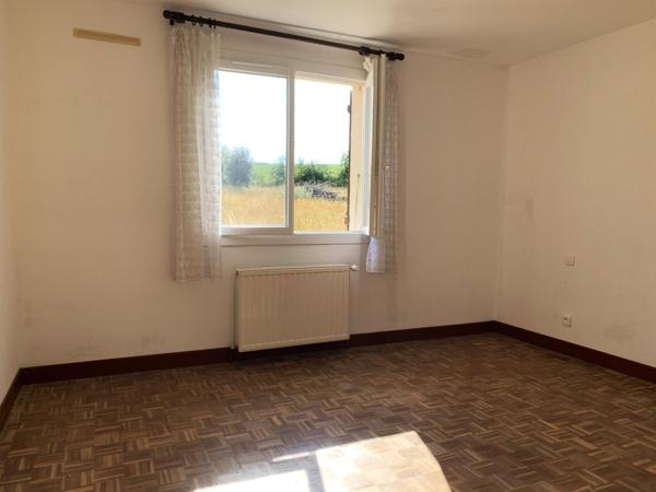 MAISON T5 AVEC GARAGE SUR TERRAIN DE 6338M²