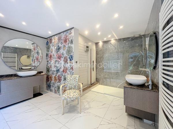 Demeure de 352,29 m²