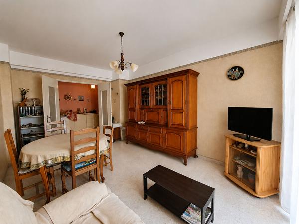 Appartement 4 pièces-Centre-ville- traversant- Parking s/s -cave