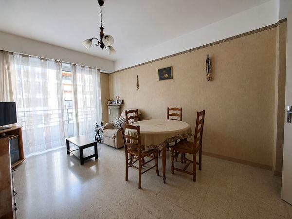 Appartement 4 pièces-Centre-ville- traversant- Parking s/s -cave