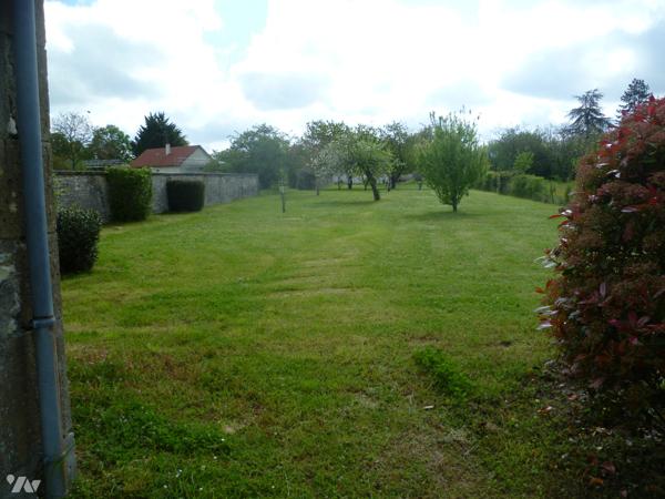 Centre Bourg propriété ancienne  élevée partie sur cave, d'un rez-de-chaussée et d'un étage