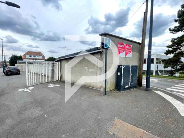 Parking / box 1 pièce 34 m2