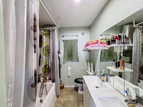 Maison de ville 2 pièces de 39 m² avec terrasse et clim à Aix-les-Bains rénovée