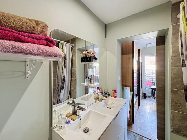 Maison de ville 2 pièces de 39 m² avec terrasse et clim à Aix-les-Bains rénovée