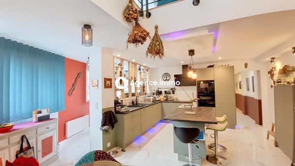 À vendre - Maison, 6 pièces située à Tours (37000)