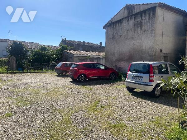 Centre ville de Tonneins- En rez-de chaussée d'une résidence , locaux à usage de bureaux.