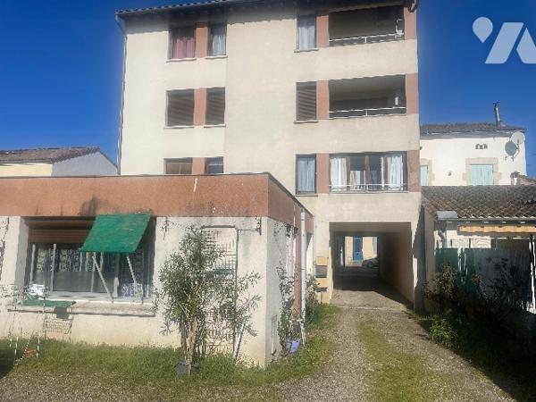 Centre ville de Tonneins- En rez-de chaussée d'une résidence , locaux à usage de bureaux.