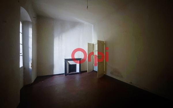 Maison à vendre    7 pièces •  Estagel