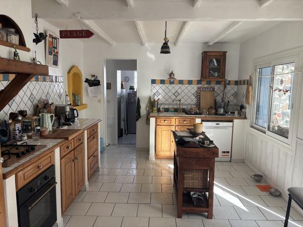 Charmante maison de plain-pied proche de la mer .