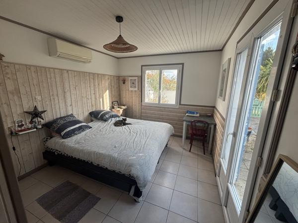 Charmante maison de plain-pied proche de la mer .