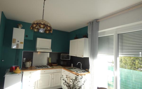 ROYAN CENTRE – PROCHE PLAGE ET COMMERCES – APPARTEMENT DE 1er ETAGE AVEC DEUX CHAMBRES