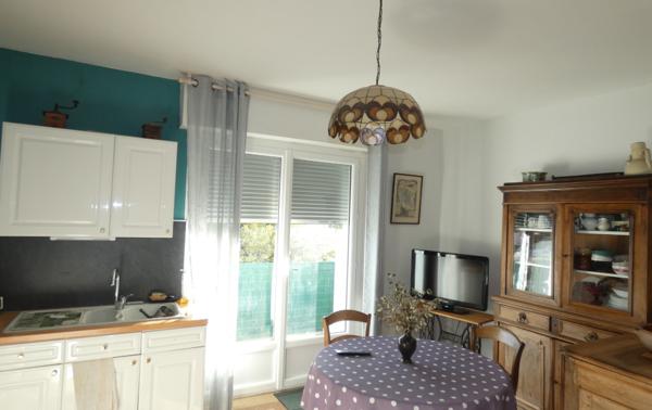 ROYAN CENTRE – PROCHE PLAGE ET COMMERCES – APPARTEMENT DE 1er ETAGE AVEC DEUX CHAMBRES