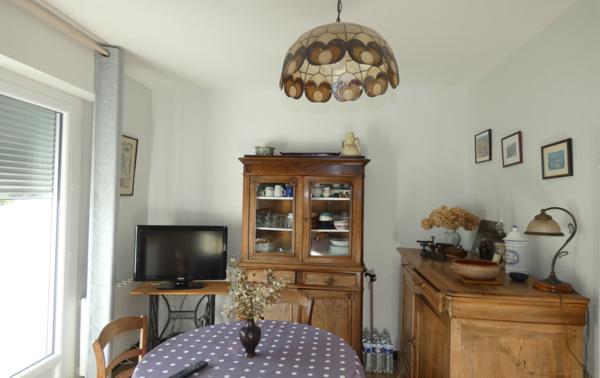 ROYAN CENTRE – PROCHE PLAGE ET COMMERCES – APPARTEMENT DE 1er ETAGE AVEC DEUX CHAMBRES