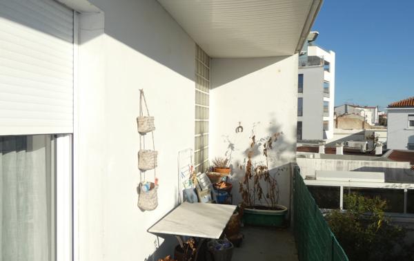 ROYAN CENTRE – PROCHE PLAGE ET COMMERCES – APPARTEMENT DE 1er ETAGE AVEC DEUX CHAMBRES