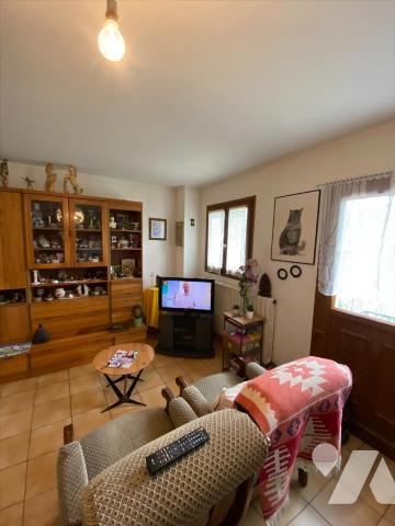 Pavillon 6 pièces 4 chambres avec double garage.