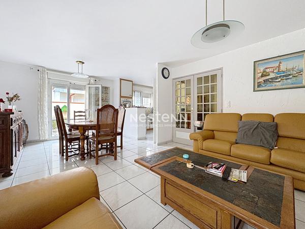 Maison Trouillas 4 pieces 95.77 m2, 3 chambres, 4 faces avec piscine.