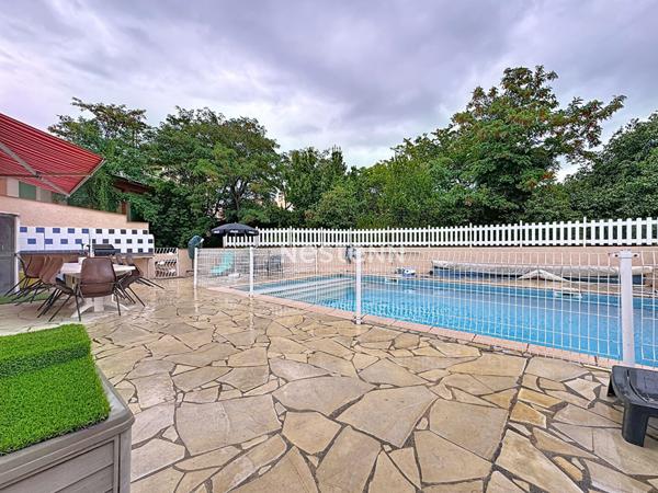 Maison Trouillas 4 pieces 95.77 m2, 3 chambres, 4 faces avec piscine.