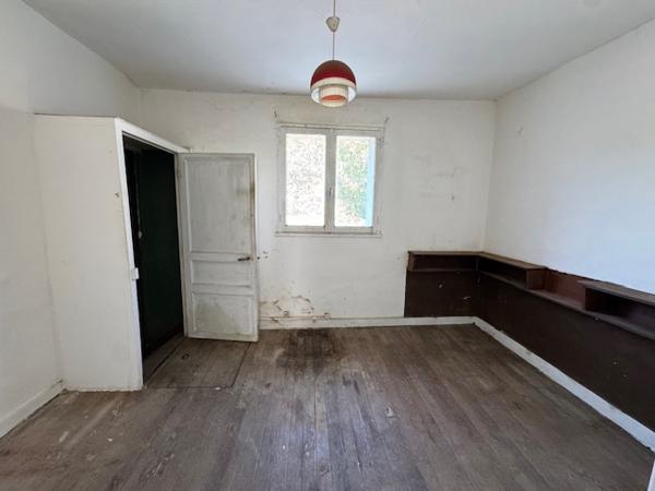 Maison de caractère avec ancien commerce – Charme authentique et fort potentiel d'aménagement