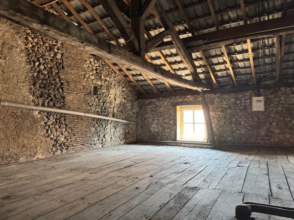 Maison de caractère avec ancien commerce – Charme authentique et fort potentiel d'aménagement