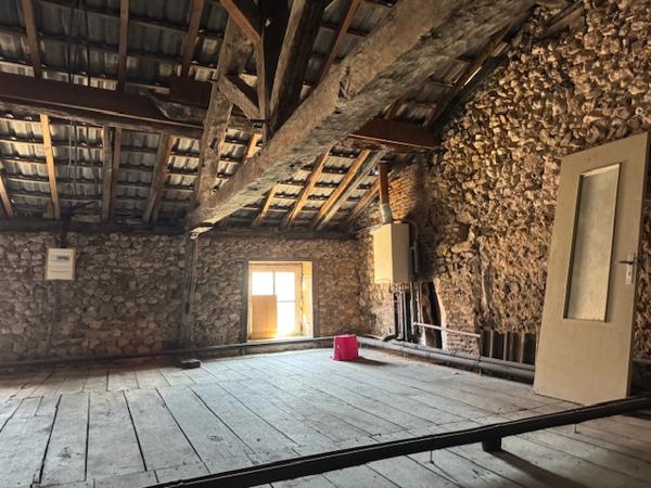 Maison de caractère avec ancien commerce – Charme authentique et fort potentiel d'aménagement