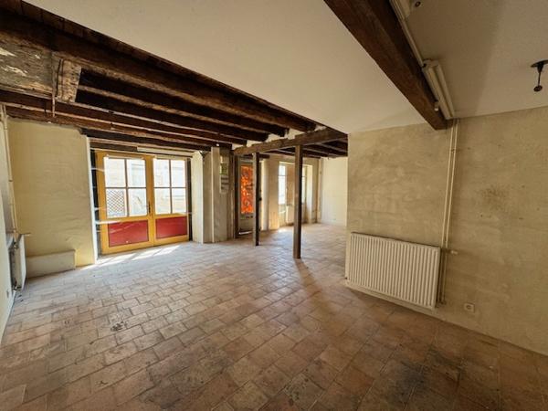 Maison de caractère avec ancien commerce – Charme authentique et fort potentiel d'aménagement