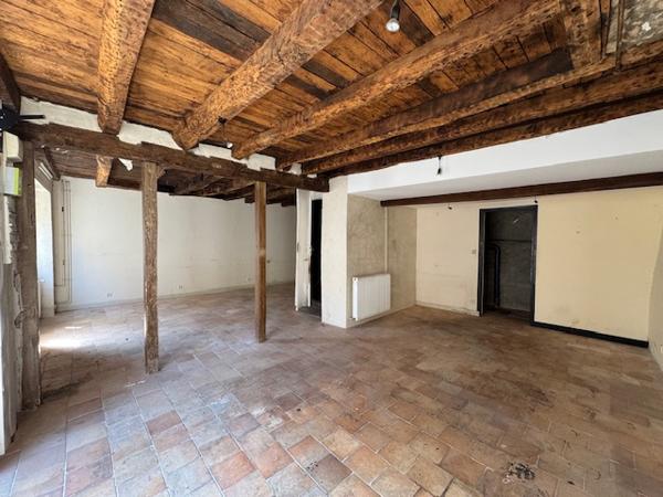 Maison de caractère avec ancien commerce – Charme authentique et fort potentiel d'aménagement