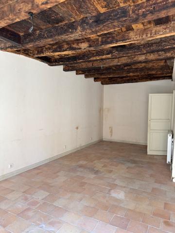 Maison de caractère avec ancien commerce – Charme authentique et fort potentiel d'aménagement