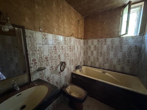 Maison de caractère avec ancien commerce – Charme authentique et fort potentiel d'aménagement