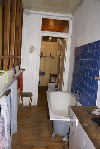 Maison d'habitation . Possibilité d'appartements séparés dans un immeuble