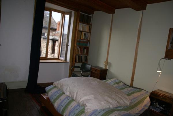 Maison d'habitation . Possibilité d'appartements séparés dans un immeuble
