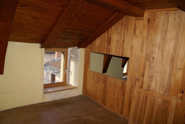 Maison d'habitation . Possibilité d'appartements séparés dans un immeuble