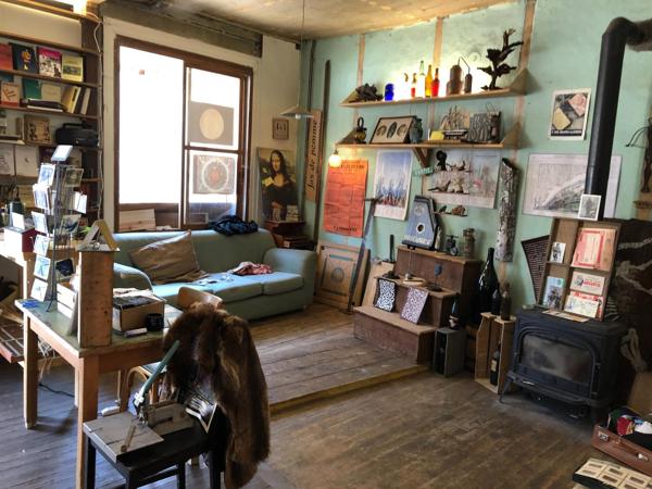 Maison d'habitation . Possibilité d'appartements séparés dans un immeuble