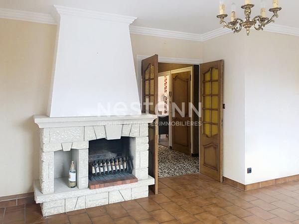 Proche centre MONTFAUCON Maison traditionnelle de 110 m2 environ avec terrain plat et garages