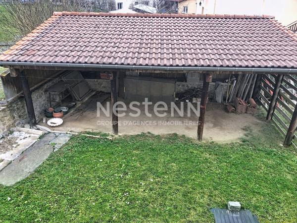 Proche centre MONTFAUCON Maison traditionnelle de 110 m2 environ avec terrain plat et garages
