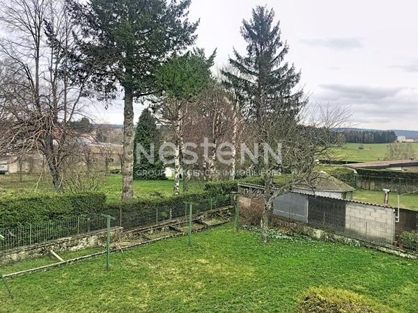 Proche centre MONTFAUCON Maison traditionnelle de 110 m2 environ avec terrain plat et garages