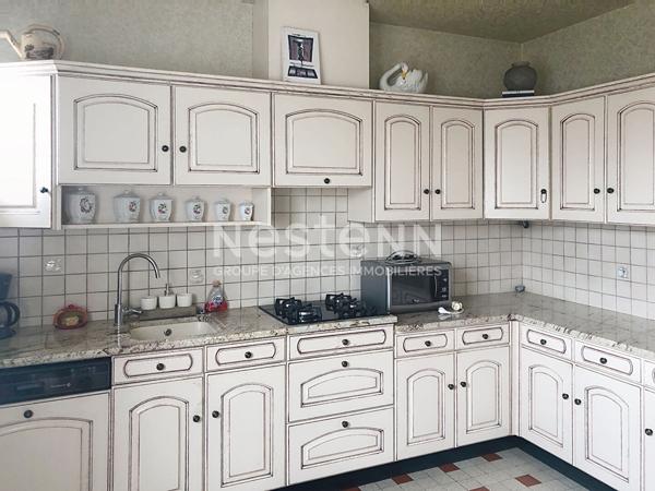 Proche centre MONTFAUCON Maison traditionnelle de 110 m2 environ avec terrain plat et garages