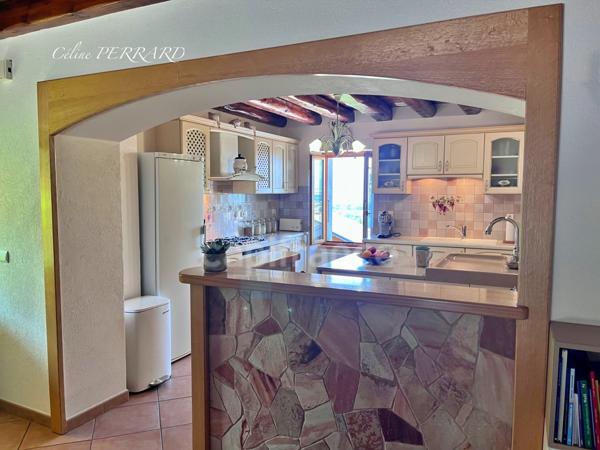 SAINT CERGUES (74), Un bien rare aux multiples possibilités ! 7 pièces avec un appartement indépendant + une bâtisse indépendante. surface : 194,26m² + 140m², Piscinable