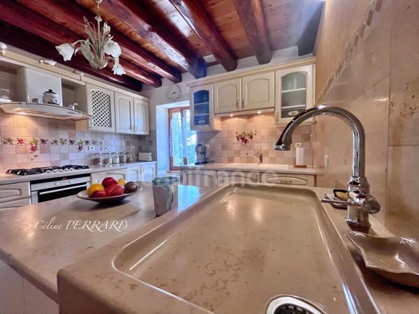 SAINT CERGUES (74), Un bien rare aux multiples possibilités ! 7 pièces avec un appartement indépendant + une bâtisse indépendante. surface : 194,26m² + 140m², Piscinable