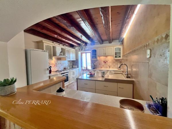 SAINT CERGUES (74), Un bien rare aux multiples possibilités ! 7 pièces avec un appartement indépendant + une bâtisse indépendante. surface : 194,26m² + 140m², Piscinable