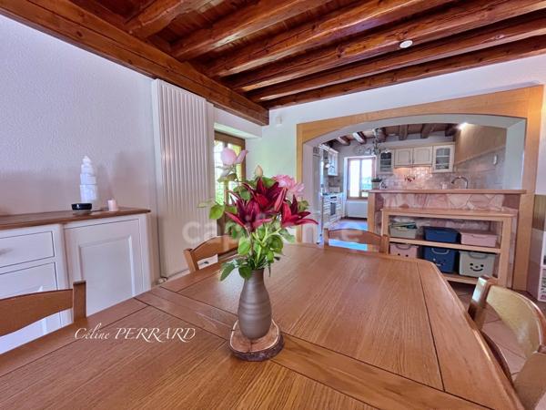 SAINT CERGUES (74), Un bien rare aux multiples possibilités ! 7 pièces avec un appartement indépendant + une bâtisse indépendante. surface : 194,26m² + 140m², Piscinable