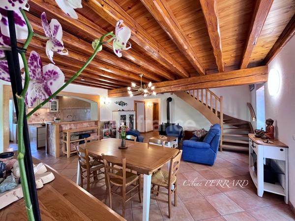 SAINT CERGUES (74), Un bien rare aux multiples possibilités ! 7 pièces avec un appartement indépendant + une bâtisse indépendante. surface : 194,26m² + 140m², Piscinable