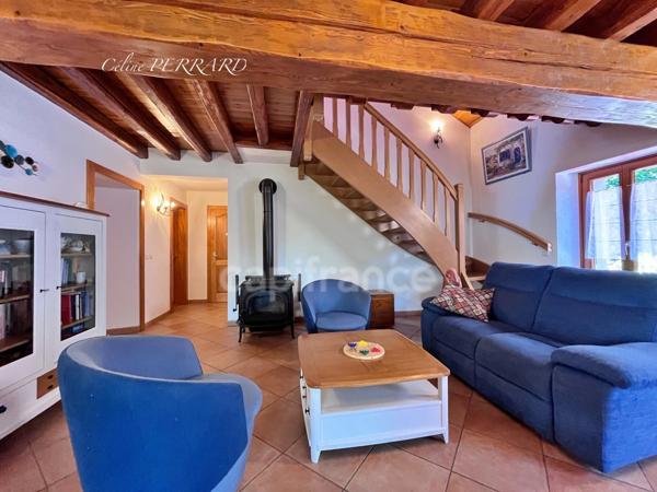 SAINT CERGUES (74), Un bien rare aux multiples possibilités ! 7 pièces avec un appartement indépendant + une bâtisse indépendante. surface : 194,26m² + 140m², Piscinable