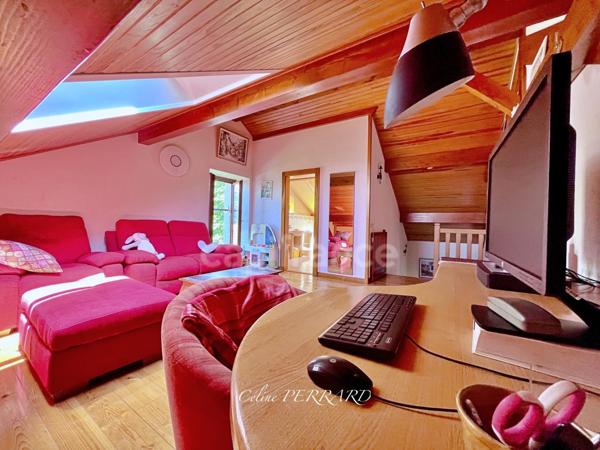 SAINT CERGUES (74), Un bien rare aux multiples possibilités ! 7 pièces avec un appartement indépendant + une bâtisse indépendante. surface : 194,26m² + 140m², Piscinable