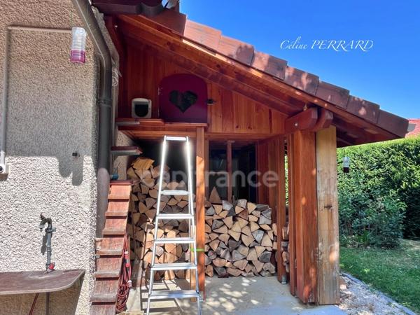SAINT CERGUES (74), Un bien rare aux multiples possibilités ! 7 pièces avec un appartement indépendant + une bâtisse indépendante. surface : 194,26m² + 140m², Piscinable